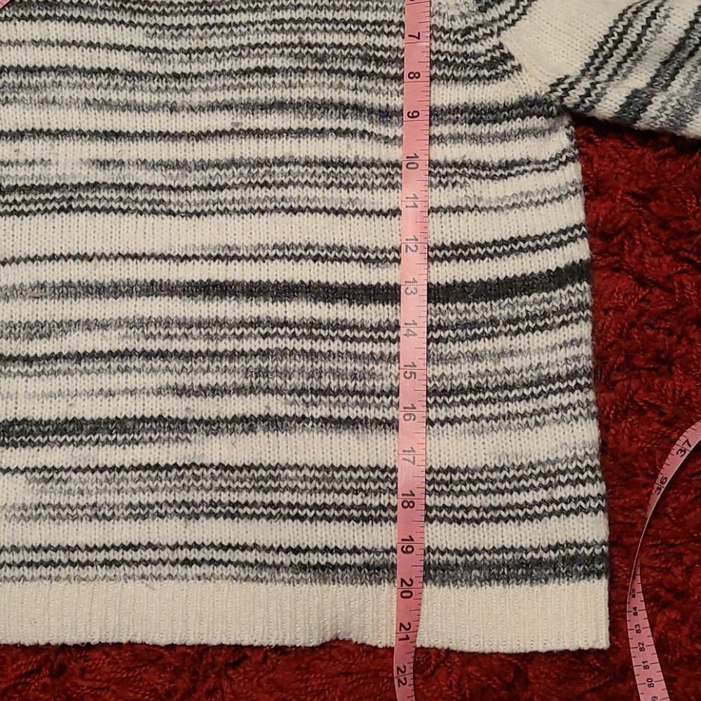 Sweater - Picture 5 of 7